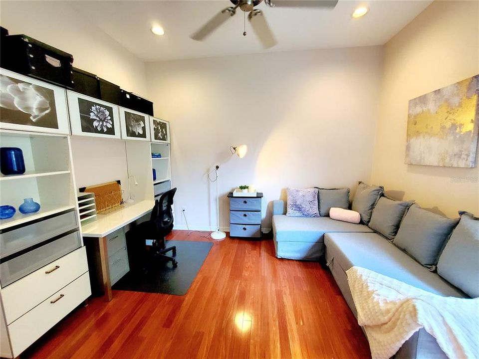 En Venta: $1,389,900 (4 camas, 3 baños, 3515 Pies cuadrados)