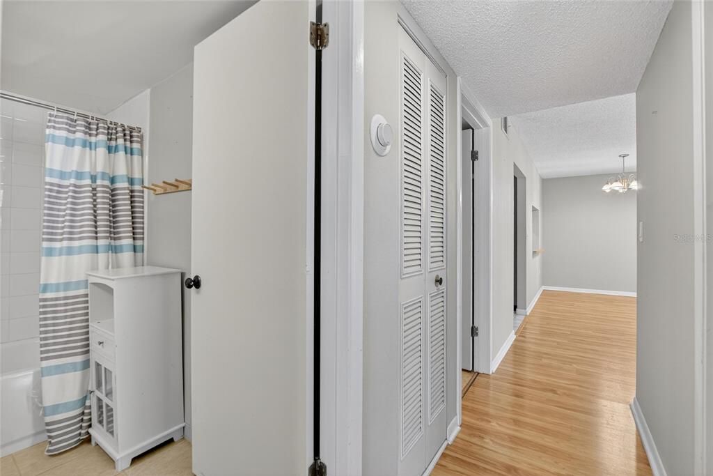 待售: $205,000 (2 贝兹, 2 浴室, 1038 平方英尺)