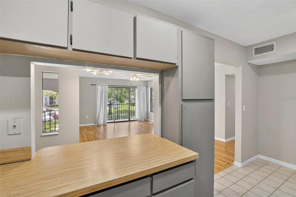 待售: $205,000 (2 贝兹, 2 浴室, 1038 平方英尺)