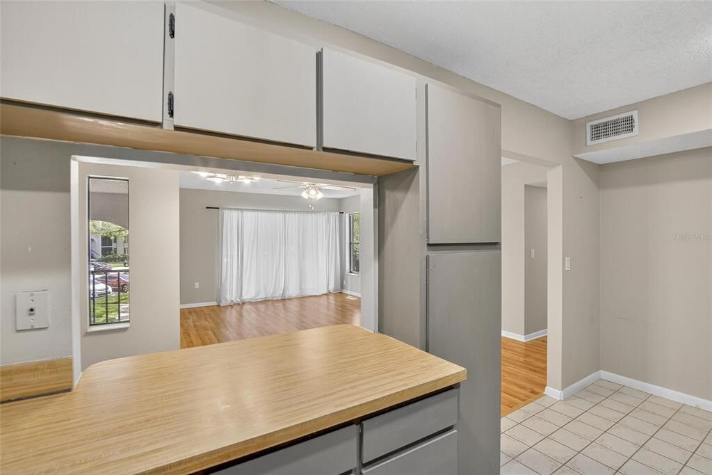 待售: $205,000 (2 贝兹, 2 浴室, 1038 平方英尺)