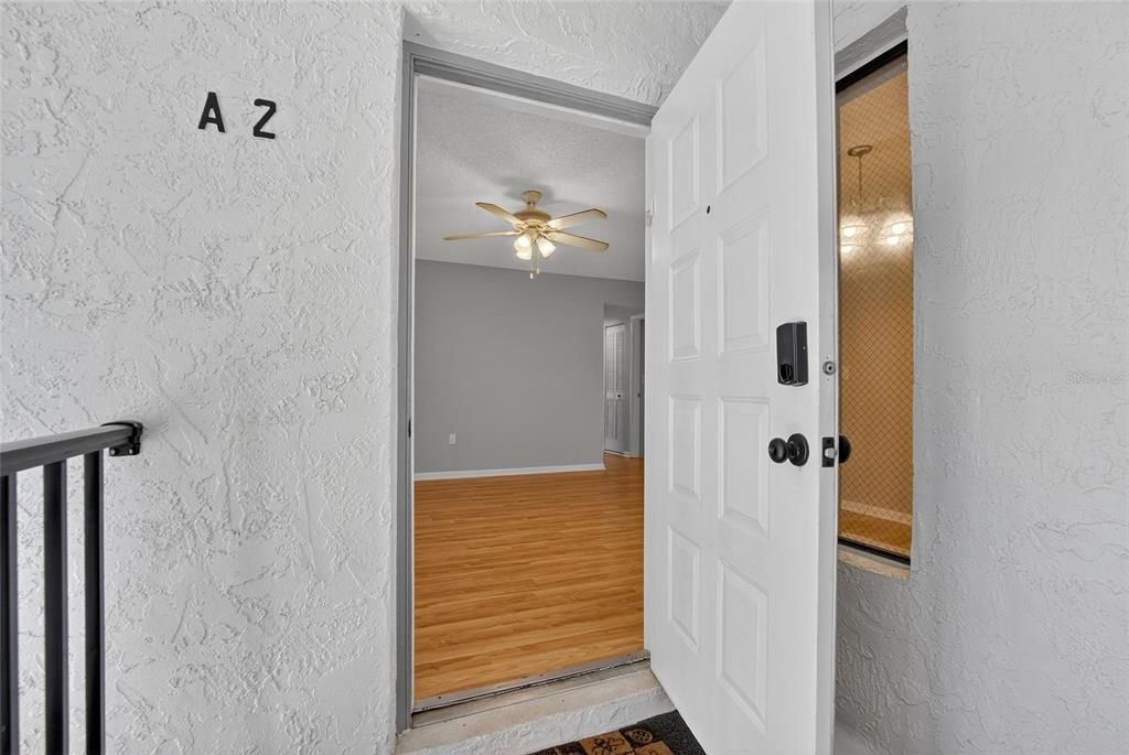 待售: $205,000 (2 贝兹, 2 浴室, 1038 平方英尺)