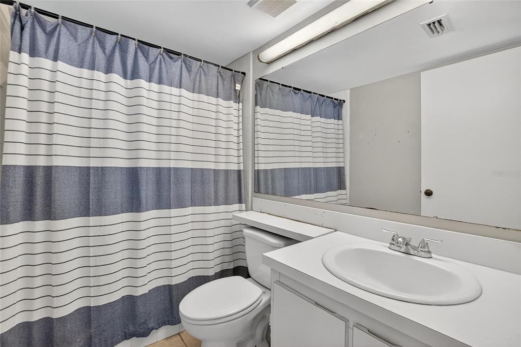 待售: $205,000 (2 贝兹, 2 浴室, 1038 平方英尺)