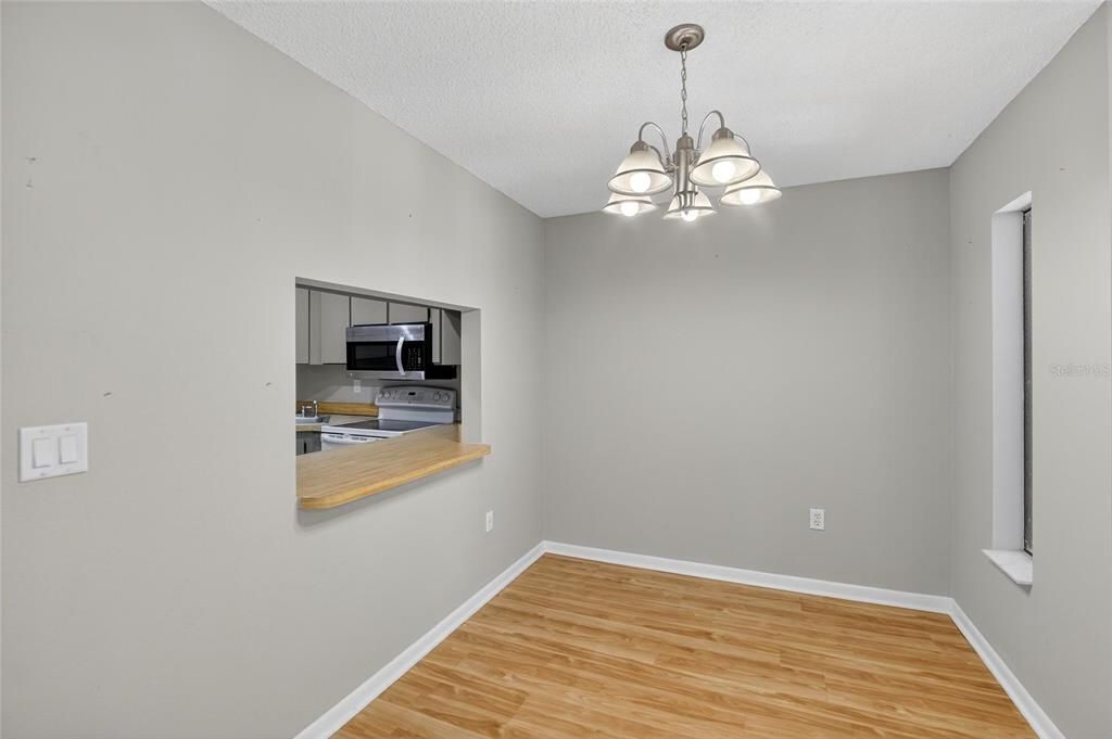 待售: $205,000 (2 贝兹, 2 浴室, 1038 平方英尺)