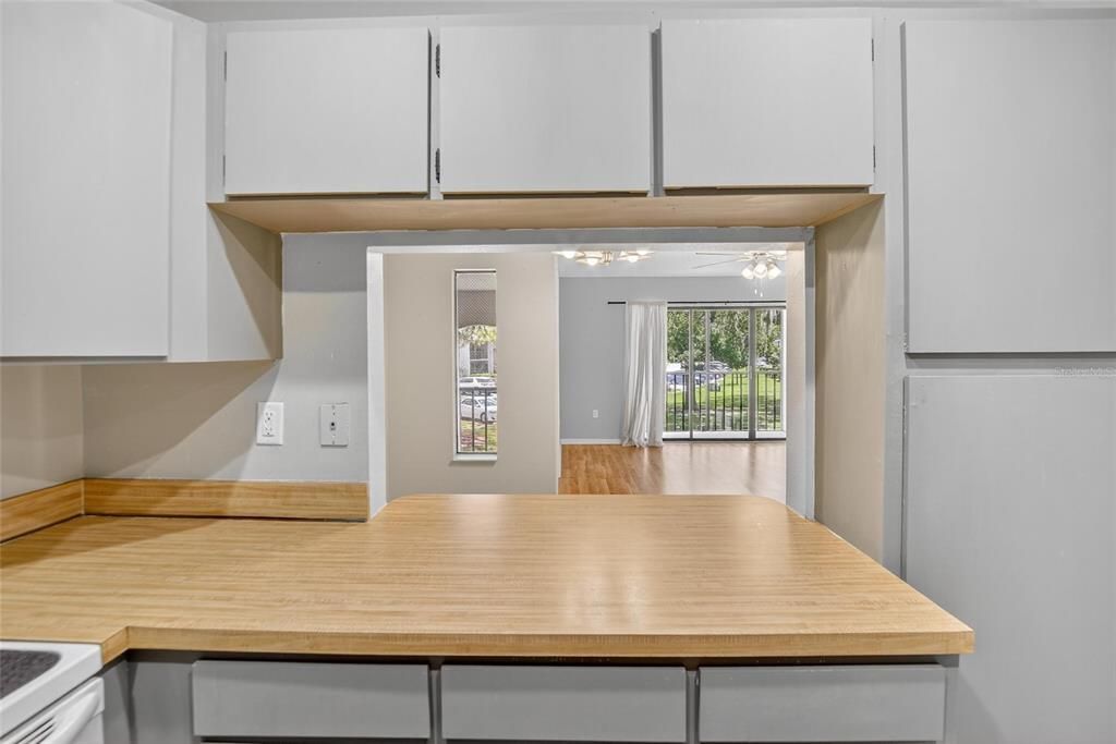 待售: $205,000 (2 贝兹, 2 浴室, 1038 平方英尺)