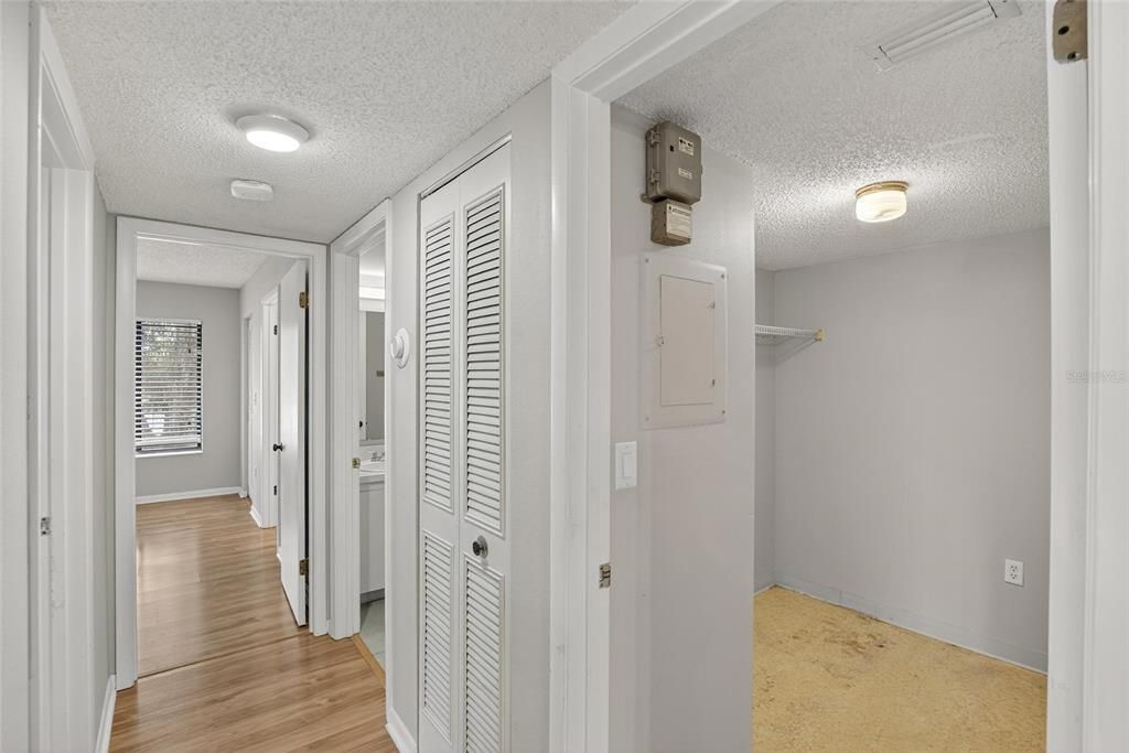 待售: $205,000 (2 贝兹, 2 浴室, 1038 平方英尺)