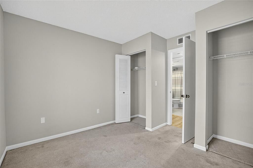 待售: $205,000 (2 贝兹, 2 浴室, 1038 平方英尺)