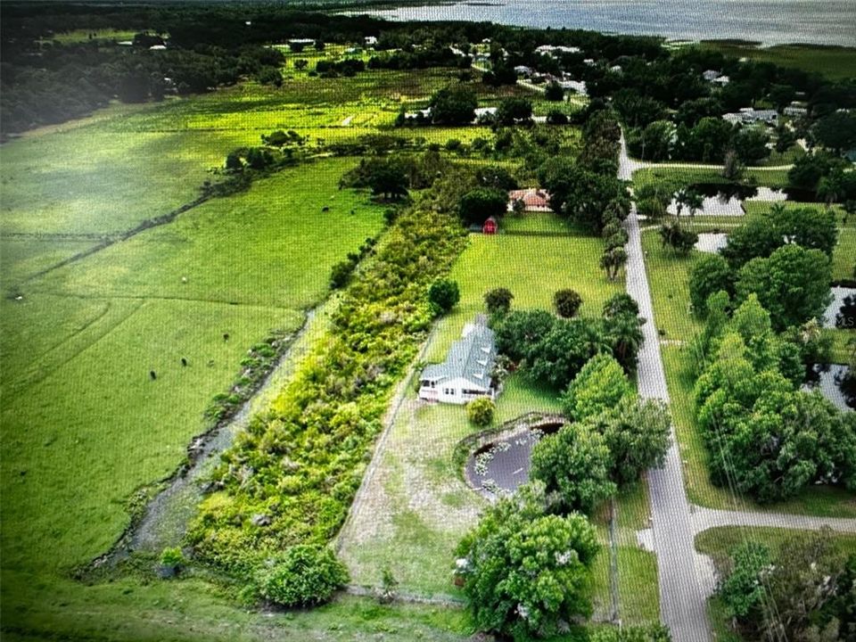 На продажу: $240,000 (2.47 acres)