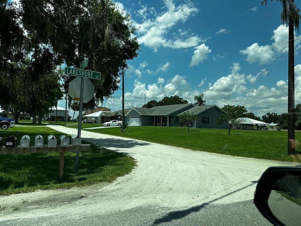 На продажу: $240,000 (2.47 acres)