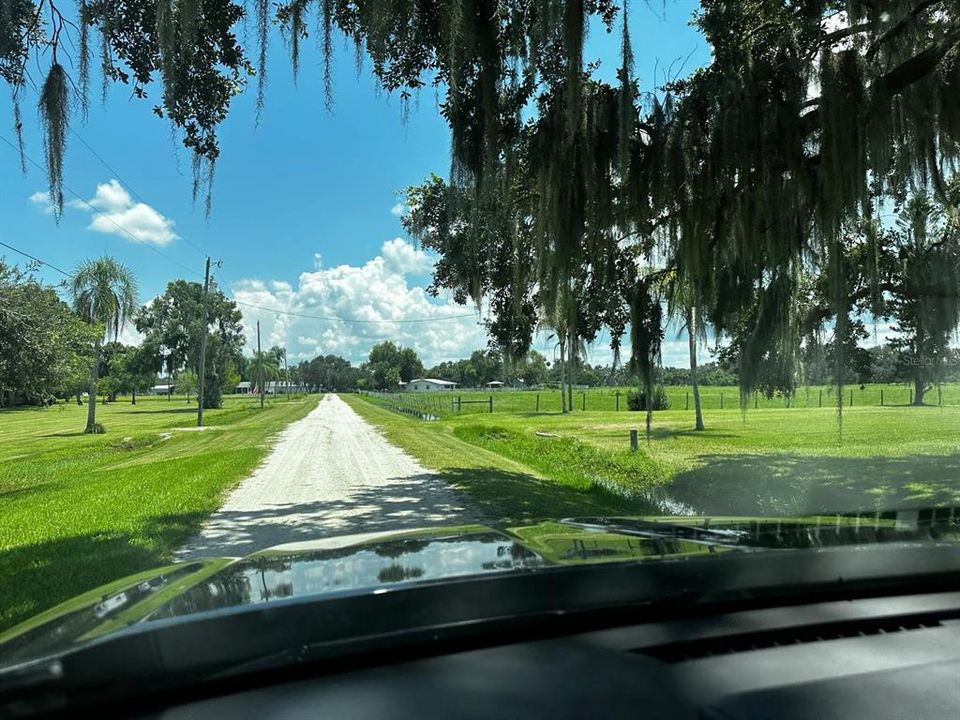 На продажу: $240,000 (2.47 acres)