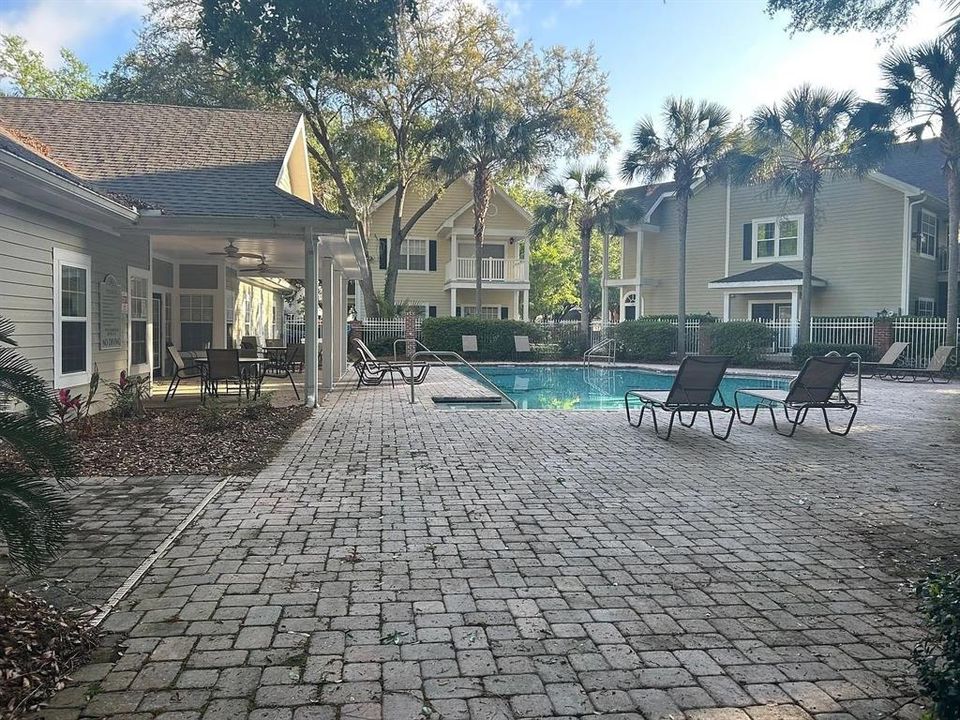 For Rent: $1,800 (1 beds, 1 baths, 1002 Square Feet)