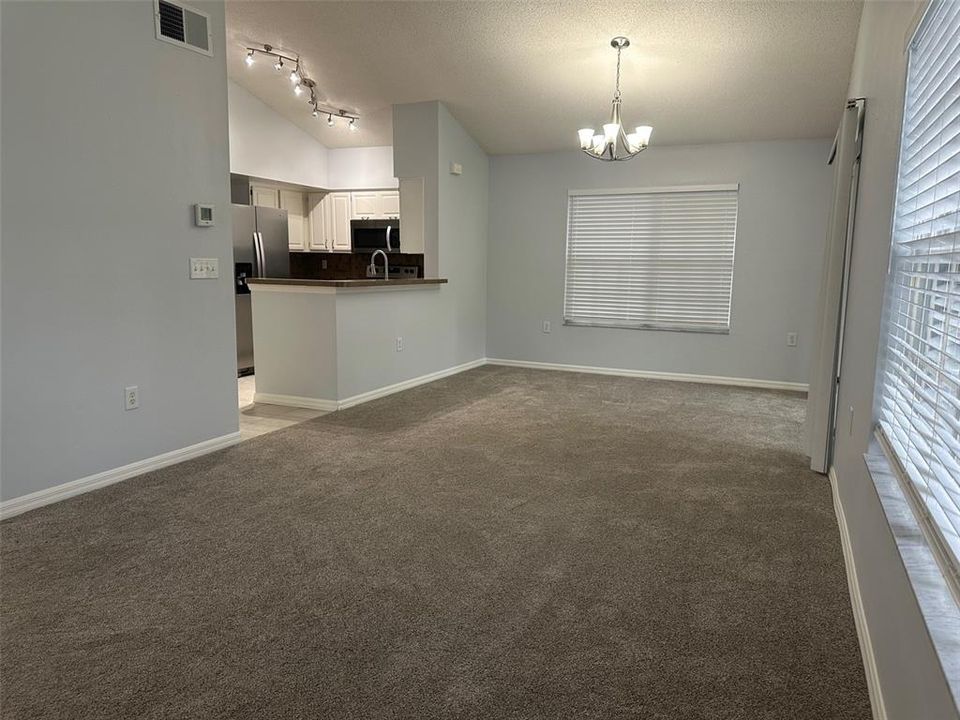 For Rent: $1,800 (1 beds, 1 baths, 1002 Square Feet)