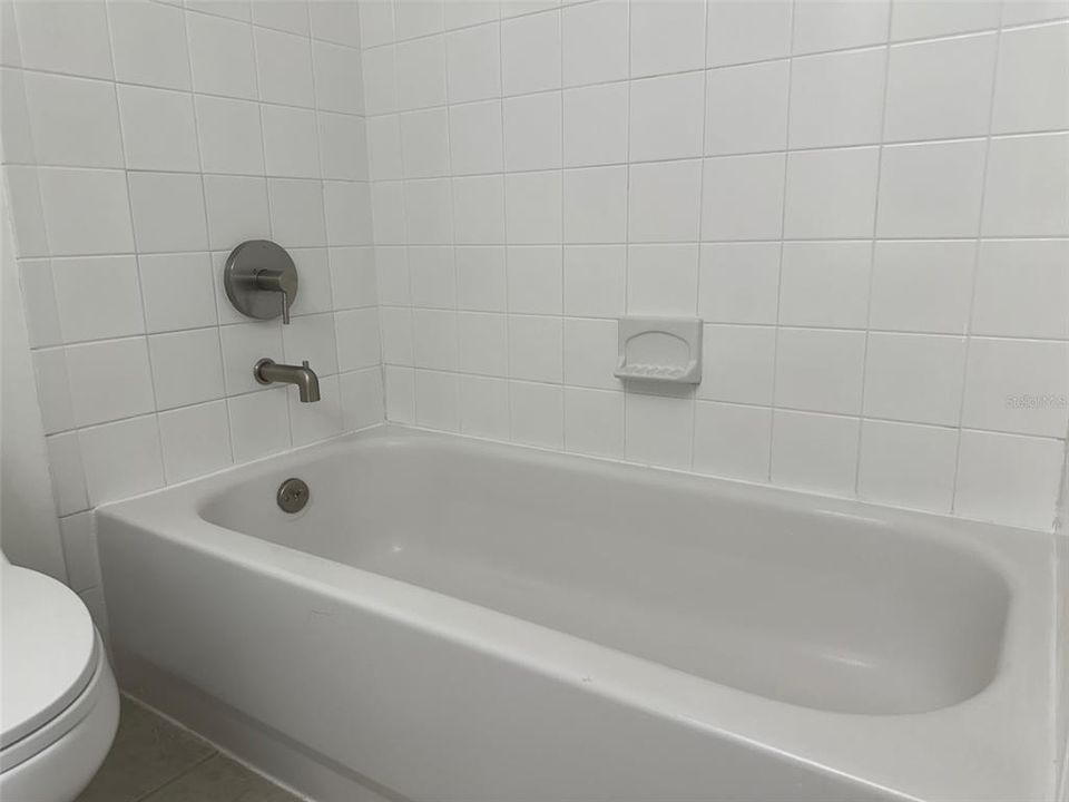 For Rent: $1,800 (1 beds, 1 baths, 1002 Square Feet)