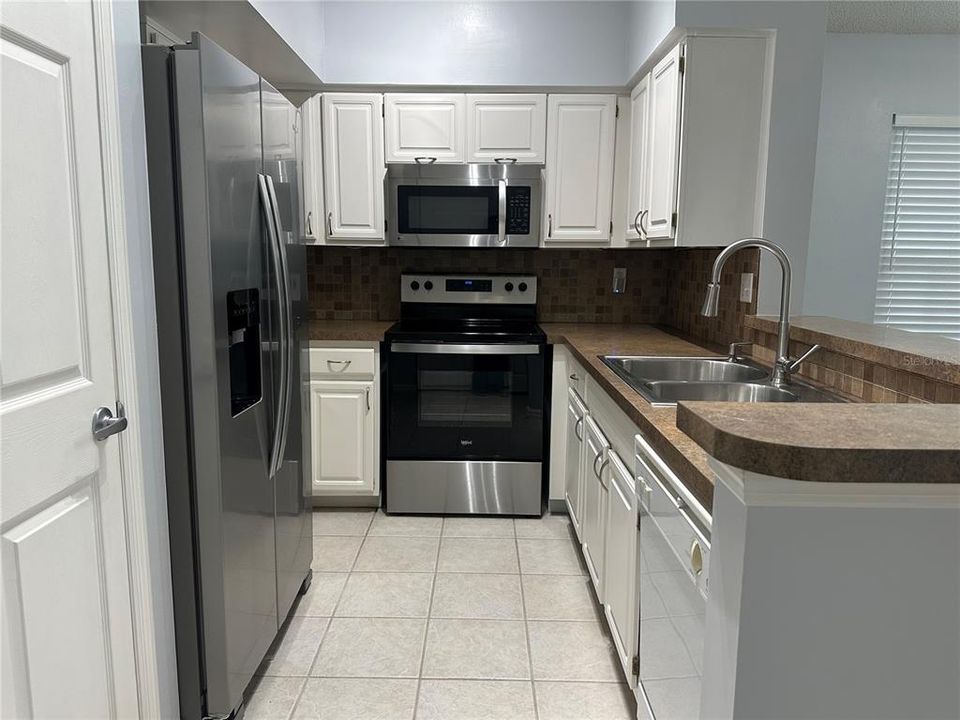 For Rent: $1,800 (1 beds, 1 baths, 1002 Square Feet)
