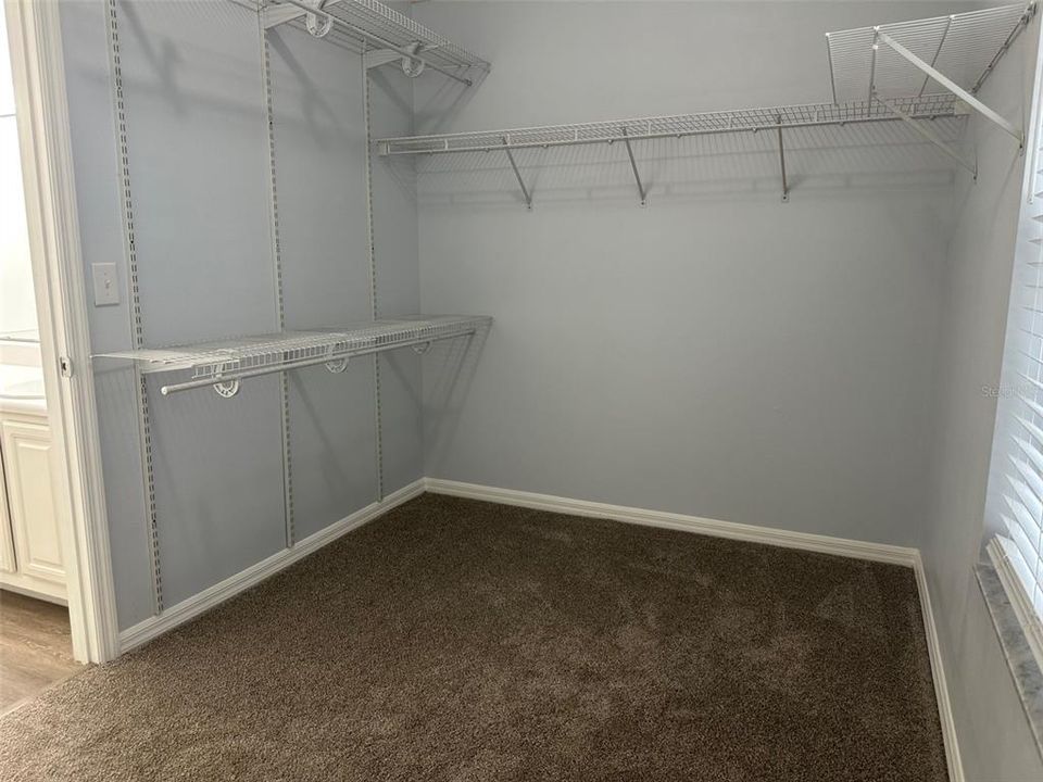 For Rent: $1,800 (1 beds, 1 baths, 1002 Square Feet)