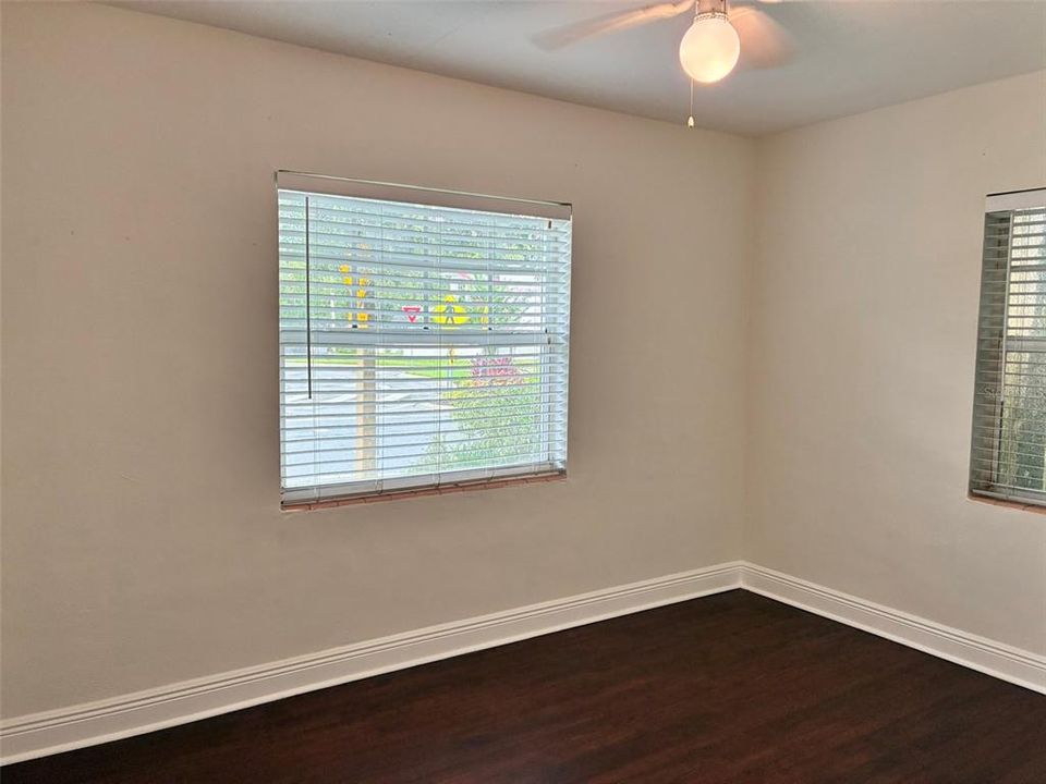 合同活跃: $1,620 (2 贝兹, 1 浴室, 760 平方英尺)