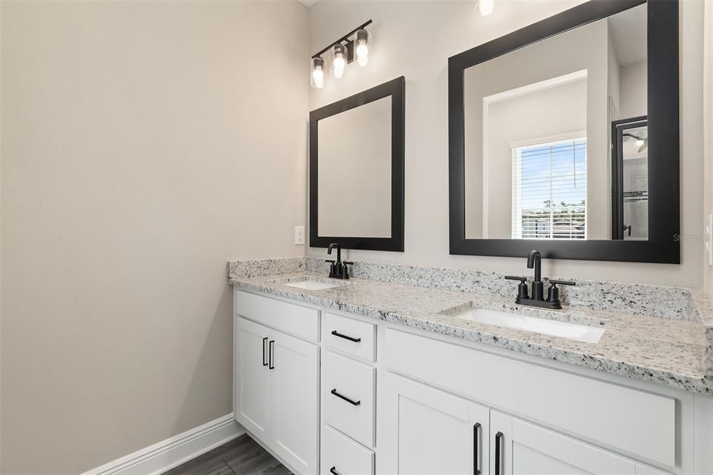 Под контрактом: $486,900 (4 спален, 2 ванн, 2051 Квадратных фут)