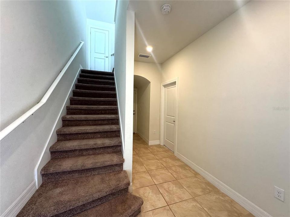 合同活跃: $2,749 (3 贝兹, 3 浴室, 2128 平方英尺)