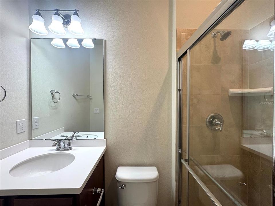 合同活跃: $2,749 (3 贝兹, 3 浴室, 2128 平方英尺)