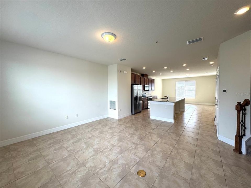 合同活跃: $2,749 (3 贝兹, 3 浴室, 2128 平方英尺)