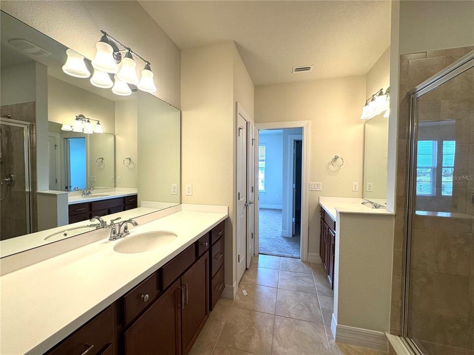 合同活跃: $2,749 (3 贝兹, 3 浴室, 2128 平方英尺)