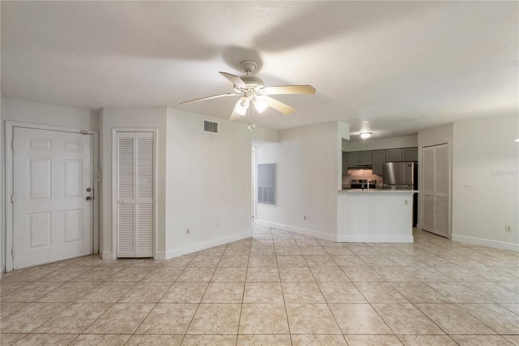 Activo con contrato: $1,550 (2 camas, 2 baños, 1080 Pies cuadrados)