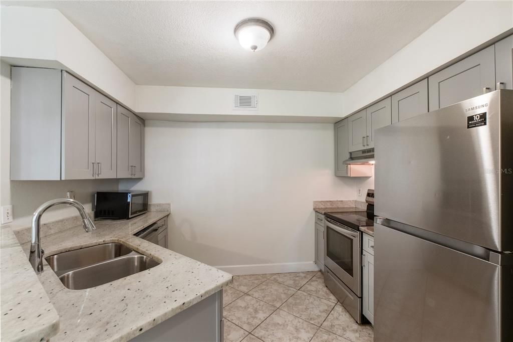 Activo con contrato: $1,550 (2 camas, 2 baños, 1080 Pies cuadrados)