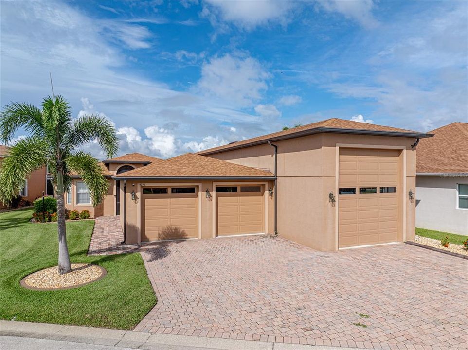 For Sale: $625,000 (2 beds, 2 baths, 2328 Square Feet)