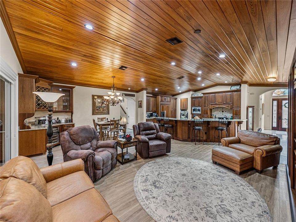 For Sale: $625,000 (2 beds, 2 baths, 2328 Square Feet)