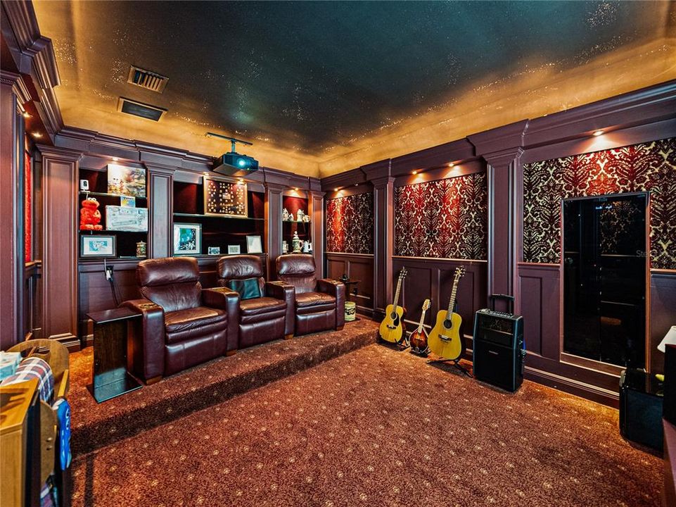 For Sale: $625,000 (2 beds, 2 baths, 2328 Square Feet)