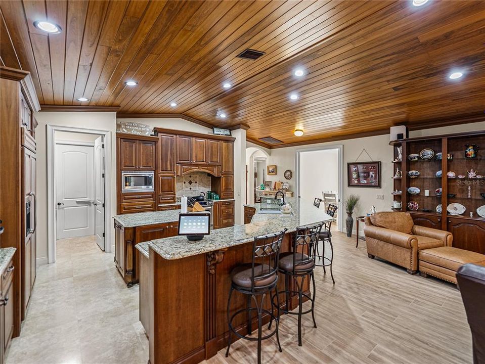 For Sale: $625,000 (2 beds, 2 baths, 2328 Square Feet)