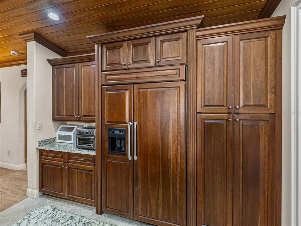 For Sale: $625,000 (2 beds, 2 baths, 2328 Square Feet)