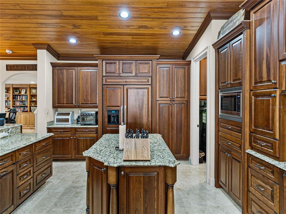 For Sale: $625,000 (2 beds, 2 baths, 2328 Square Feet)