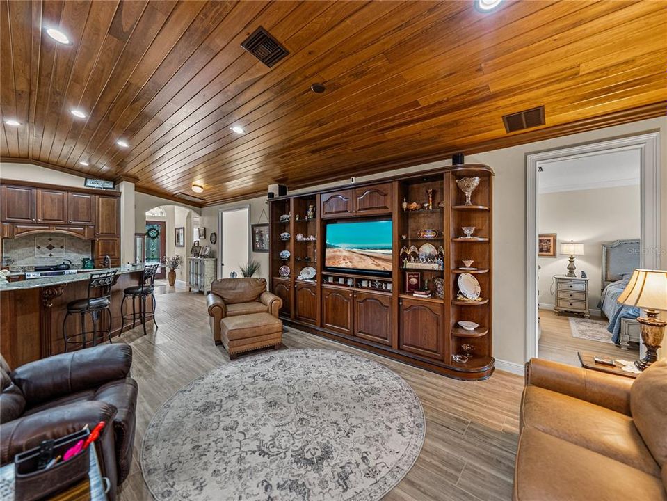 For Sale: $625,000 (2 beds, 2 baths, 2328 Square Feet)