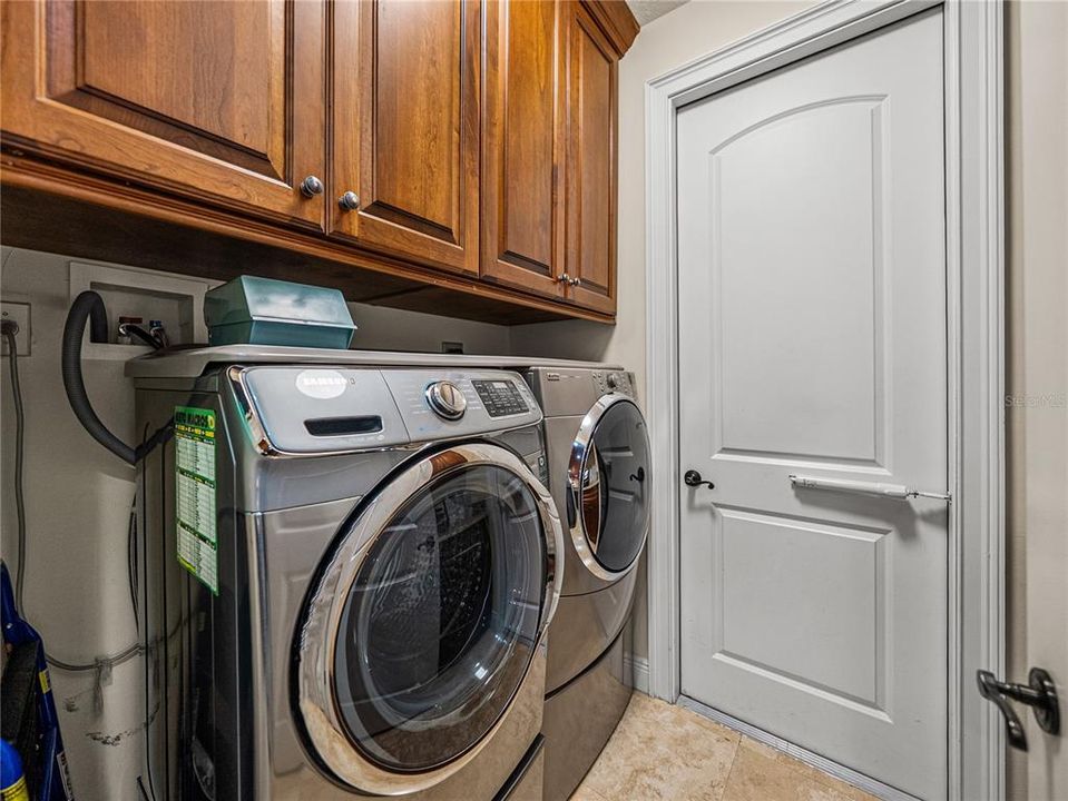 For Sale: $625,000 (2 beds, 2 baths, 2328 Square Feet)