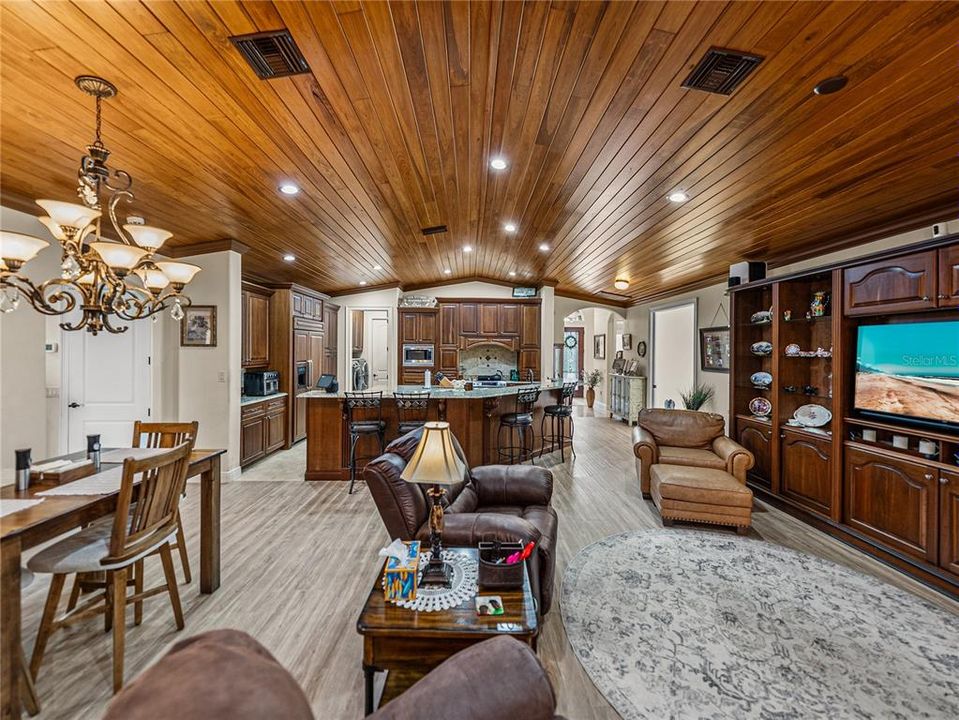 For Sale: $625,000 (2 beds, 2 baths, 2328 Square Feet)