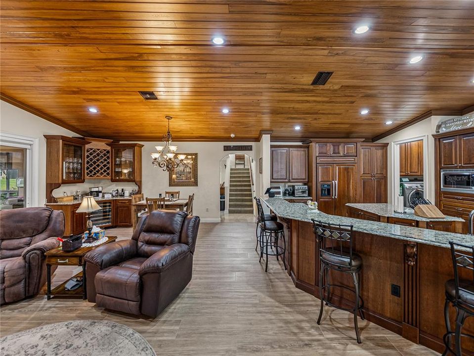 For Sale: $625,000 (2 beds, 2 baths, 2328 Square Feet)