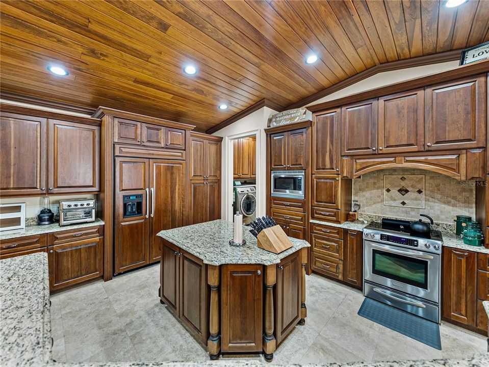 For Sale: $625,000 (2 beds, 2 baths, 2328 Square Feet)