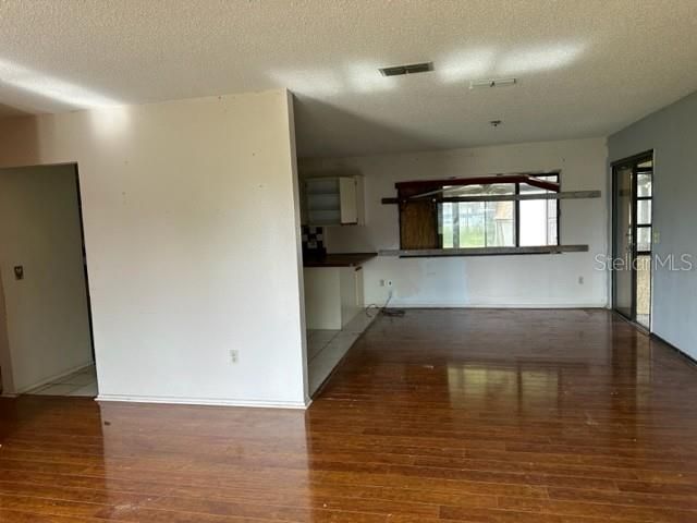 На продажу: $125,100 (3 спален, 2 ванн, 1342 Квадратных фут)