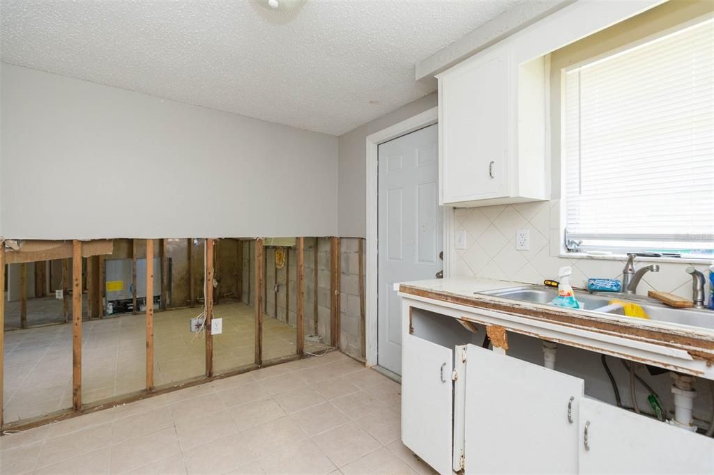 Active With Contract: $265,000 (4 beds, 0 baths, 1920 Square Feet)