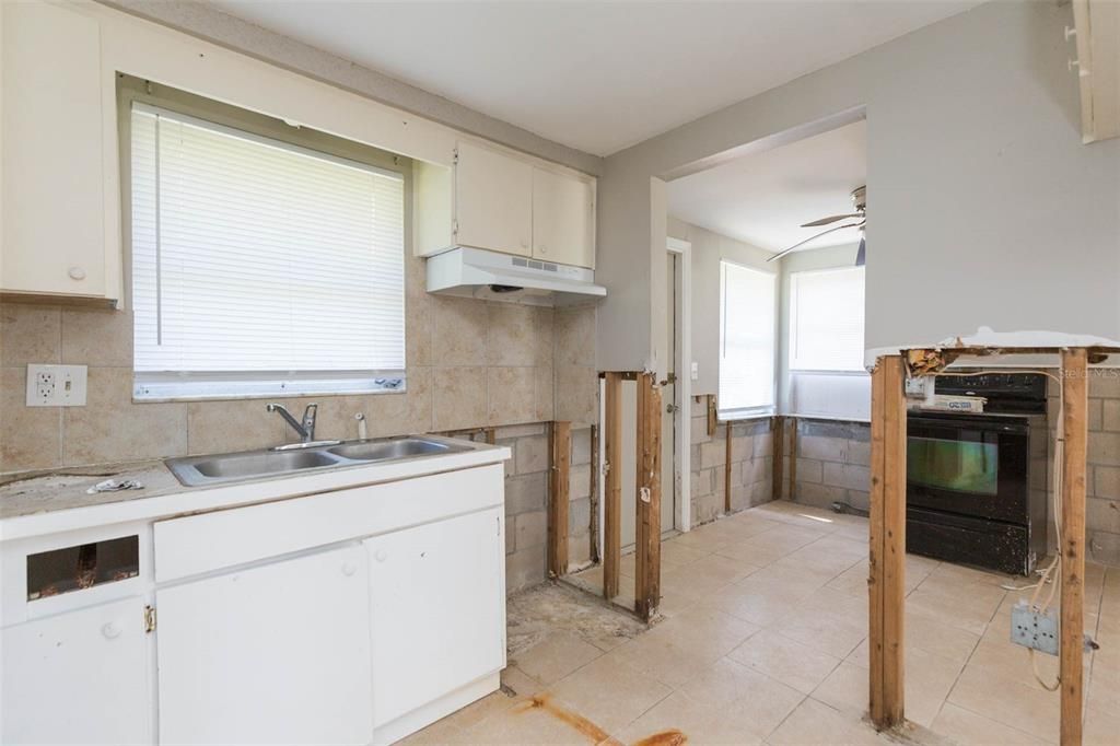 Active With Contract: $265,000 (4 beds, 0 baths, 1920 Square Feet)