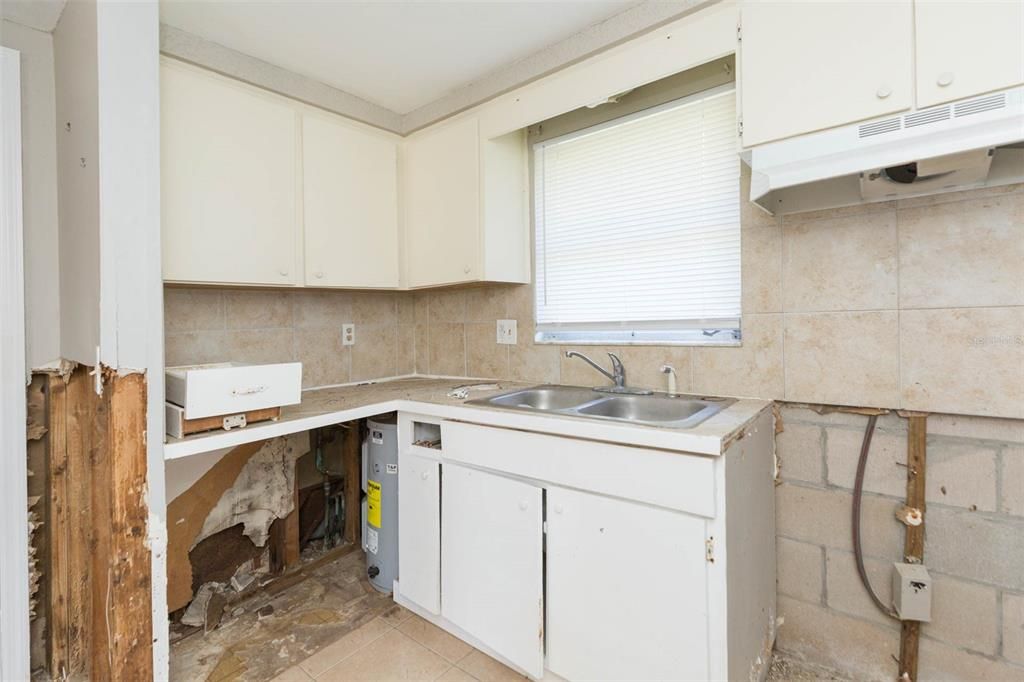 Active With Contract: $265,000 (4 beds, 0 baths, 1920 Square Feet)