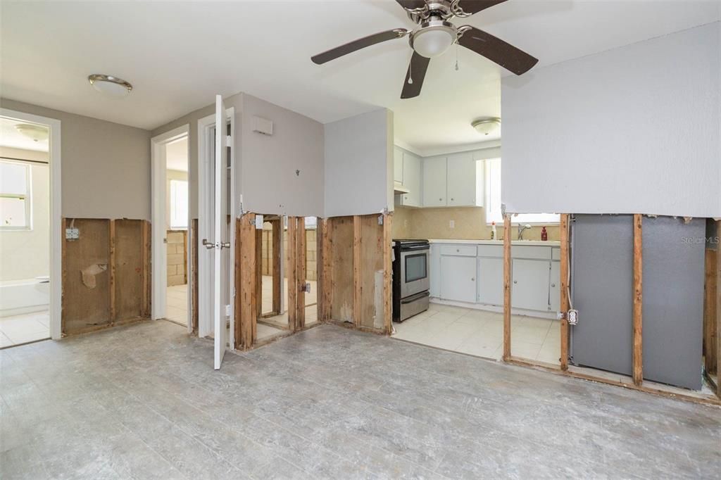 Active With Contract: $265,000 (4 beds, 0 baths, 1920 Square Feet)