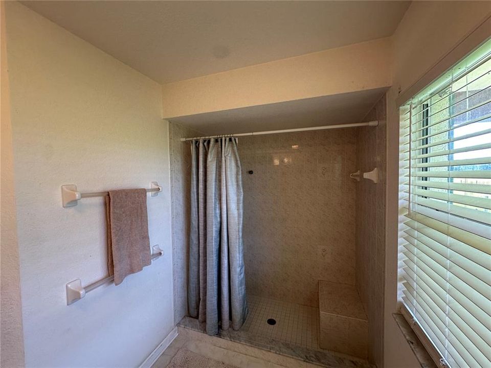 Под контрактом: $499,990 (3 спален, 2 ванн, 1676 Квадратных фут)