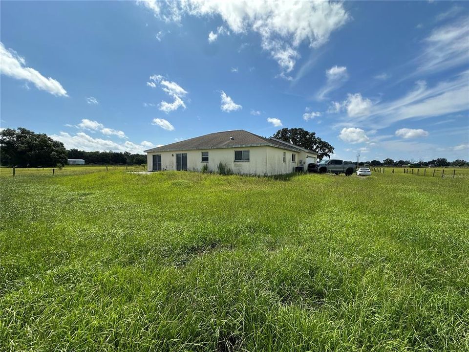 Под контрактом: $499,990 (3 спален, 2 ванн, 1676 Квадратных фут)