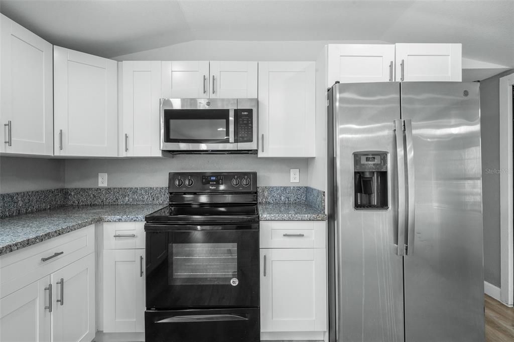 待售: $159,900 (2 贝兹, 2 浴室, 840 平方英尺)