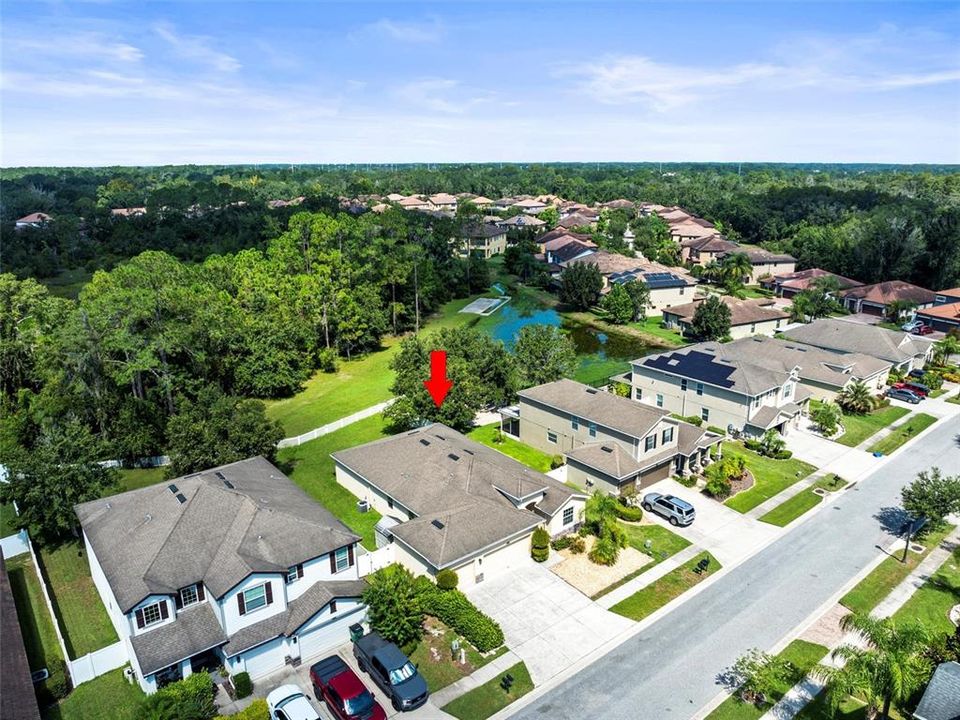 合同活跃: $450,000 (4 贝兹, 2 浴室, 2037 平方英尺)