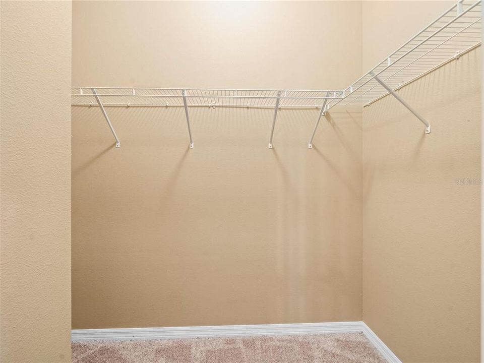 合同活跃: $450,000 (4 贝兹, 2 浴室, 2037 平方英尺)