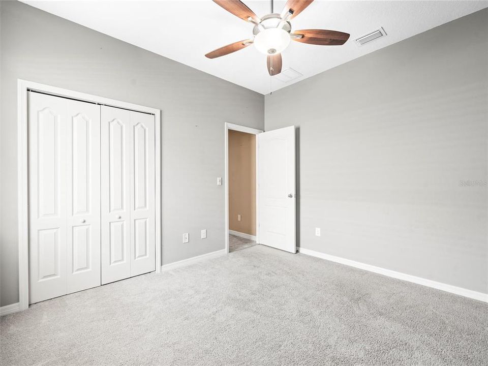 合同活跃: $450,000 (4 贝兹, 2 浴室, 2037 平方英尺)