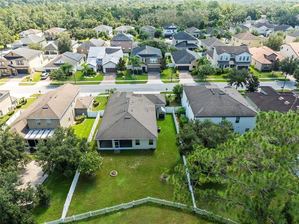 合同活跃: $450,000 (4 贝兹, 2 浴室, 2037 平方英尺)