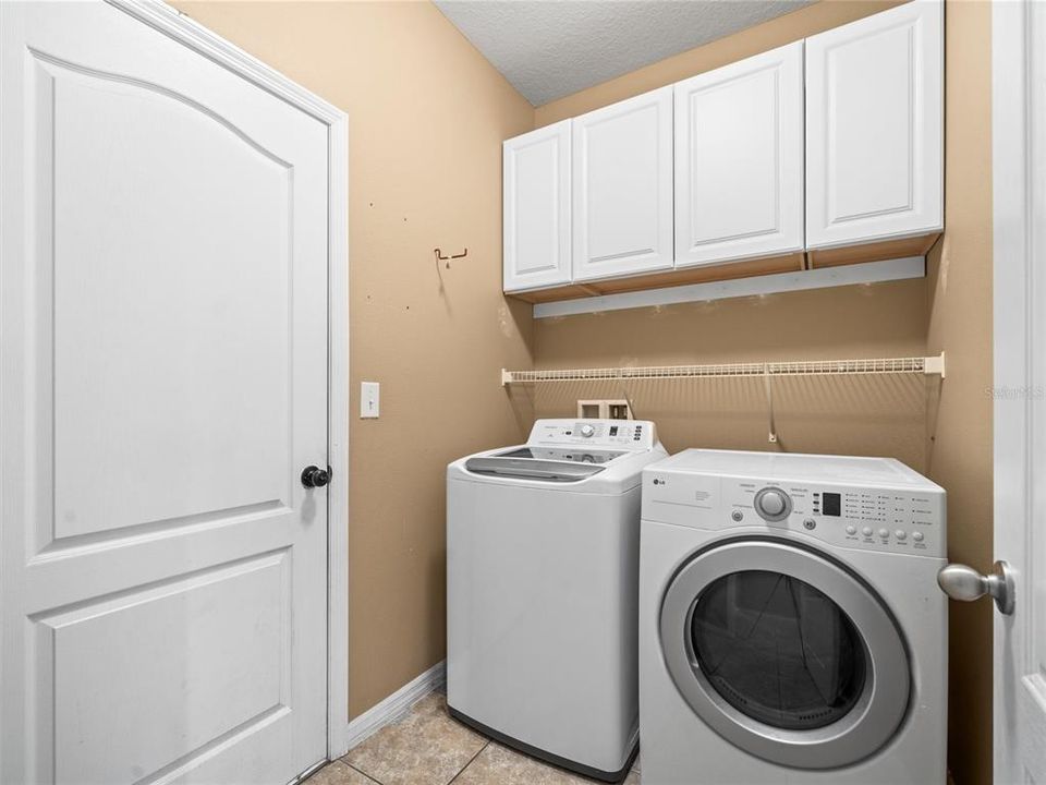 合同活跃: $450,000 (4 贝兹, 2 浴室, 2037 平方英尺)